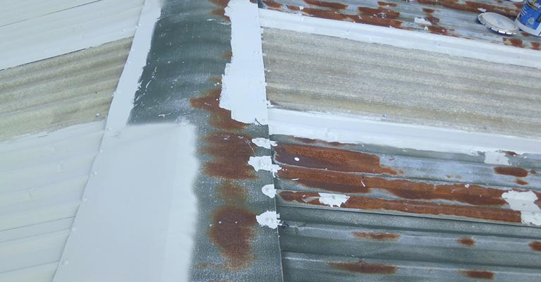 Ridge cappings overlapping corrugated sheets